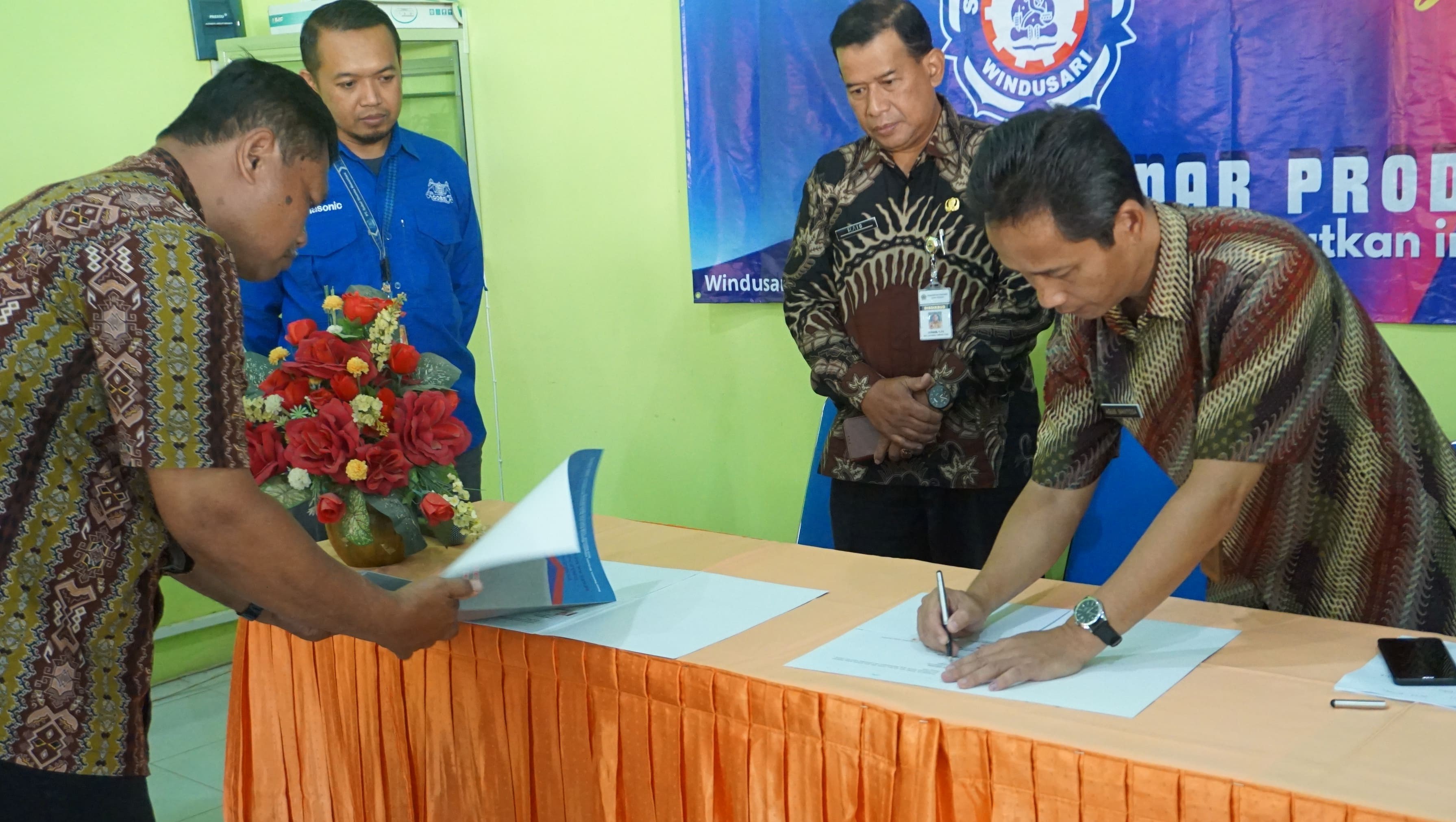 SMK Negeri 1 Windusari Lepas Puluhan Siswanya Masuk Dunia Kerja