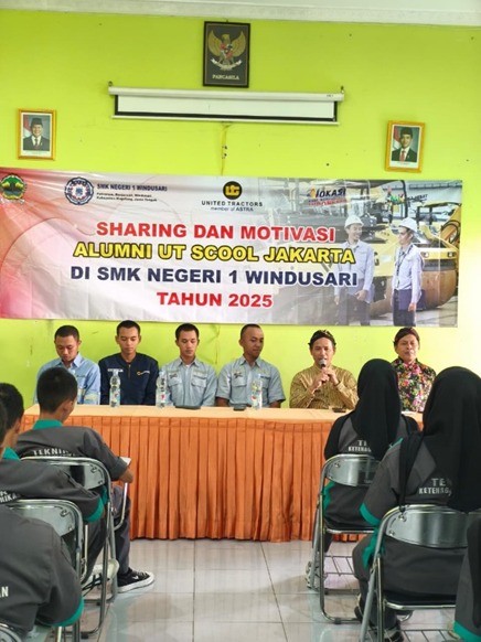 Alumni UT School Jakarta Beri Motivasi Siswa Kelas XII SMK Negeri 1 Windusari